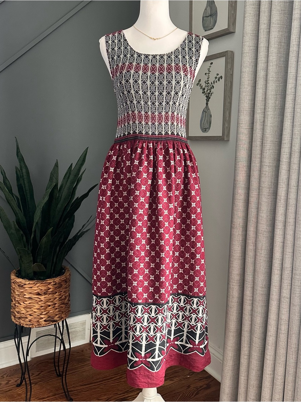 Max Studio Vintage Design Sleeveless Burgundy and Black-Patterned Maxi Dress